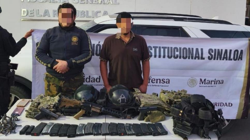 Dos civiles son detenidos armados con una camioneta robada en Culiacán