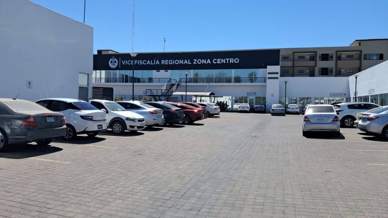 Las autoridades indicaron que los despojos se dieron cuando, varios sujetos armados amenazaron a un trabajador donde estaban las unidades, para después llevárselas