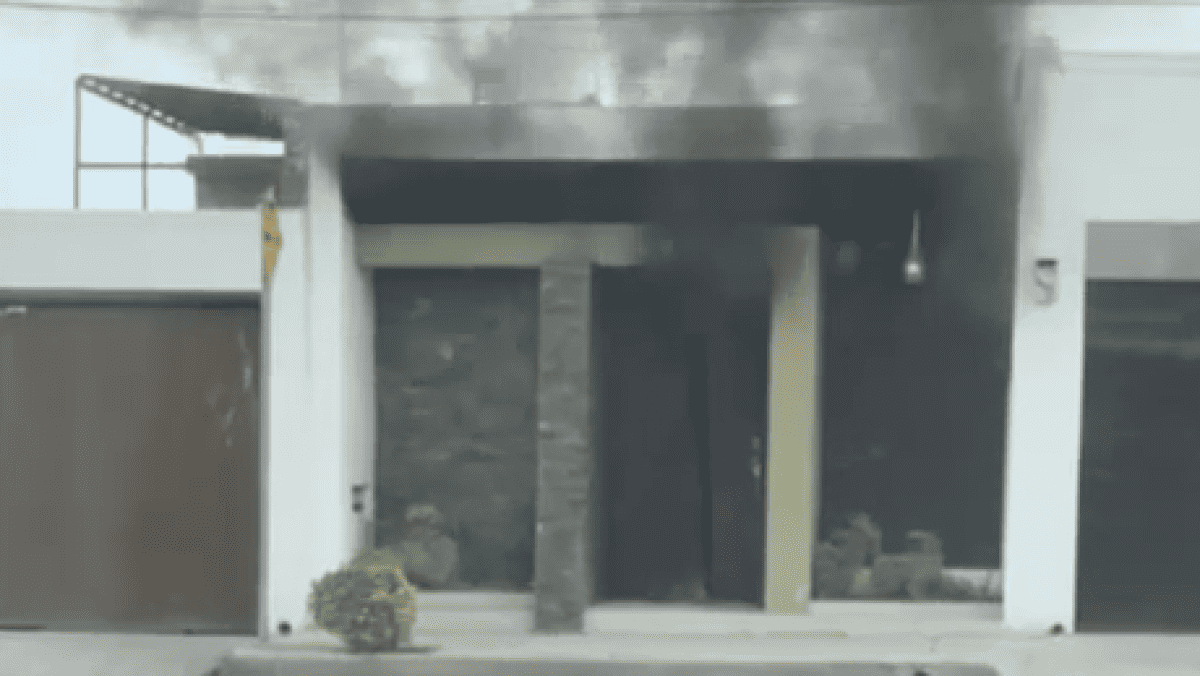 Una de las casas incendiadas. (FOTO: Cortesía).