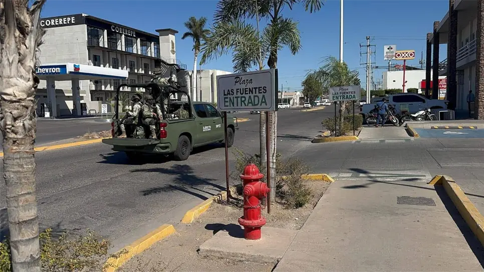 Esta acción generó pánico en las personas que se encontraban en el lugar. Incluso, algunos reportaron que se trataba de un asalto al banco Banorte que se encuentra en esa plaza