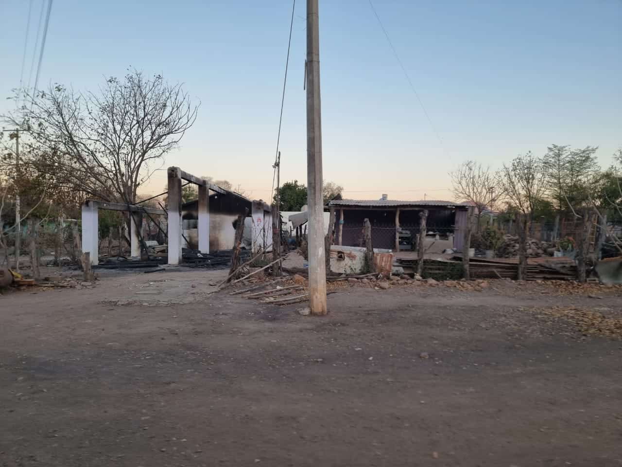 Encuentran hombre ejecutado y explosivos en el poblado de El Tomo, sindicatura de Imala en Culiacán