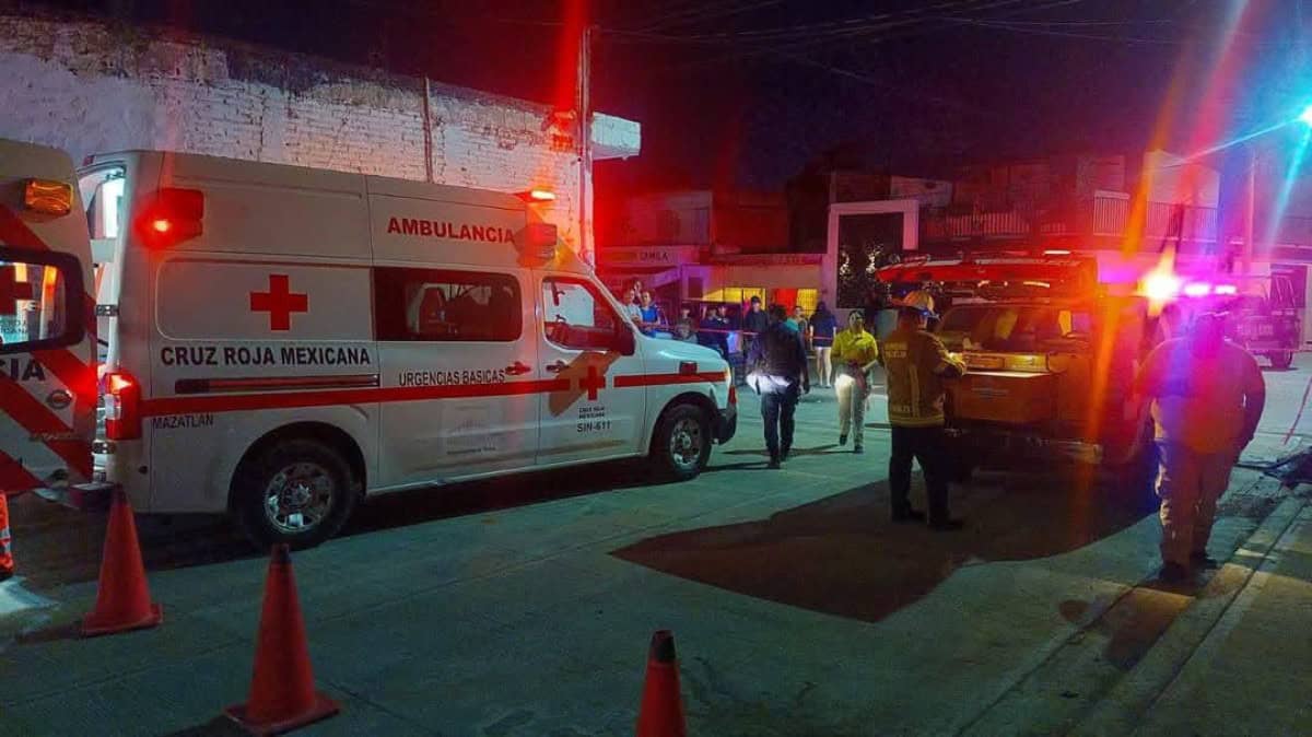 Bomberos y paramédicos se movilizaron de inmediato al lugar. (FOTO: Enrique Chan).