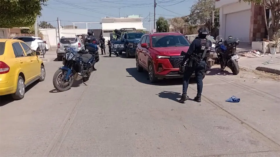 El herido de aproximadamente 25 años de edad no fue identificado en el lugar