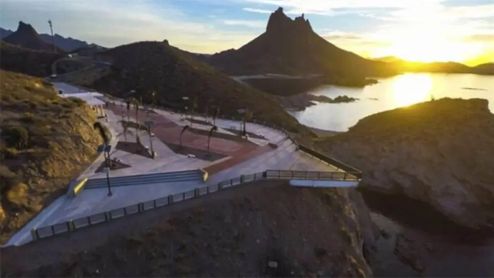 Este mirador es considerado uno de los mejores del mundo, y es también uno de los más recientes. El Pueblo Mágico de Sonora estrenó este mirador en 2018
