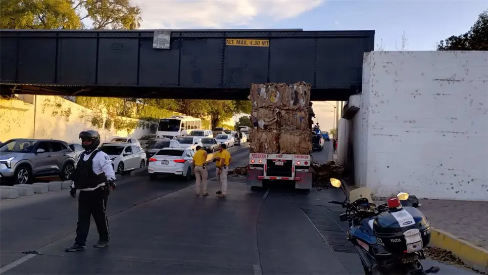 El accidente entorpeció la circulación vehicular. (FOTO: Ángel Beltrán).