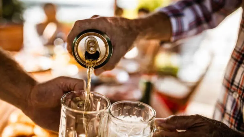 Esto también va aplicado a la cerveza y las latas de aluminio vacías. Los nuevos aranceles entrarán en vigor a partir del viernes 4 de abril