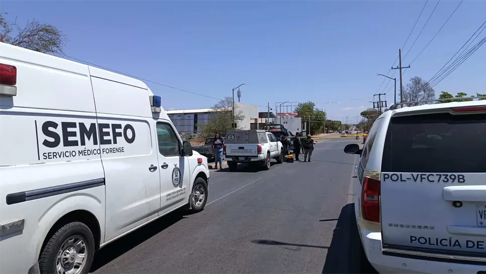 El cuerpo se encontraba sobre la carretera a Sanalona. (FOTO: Luz Noticias)