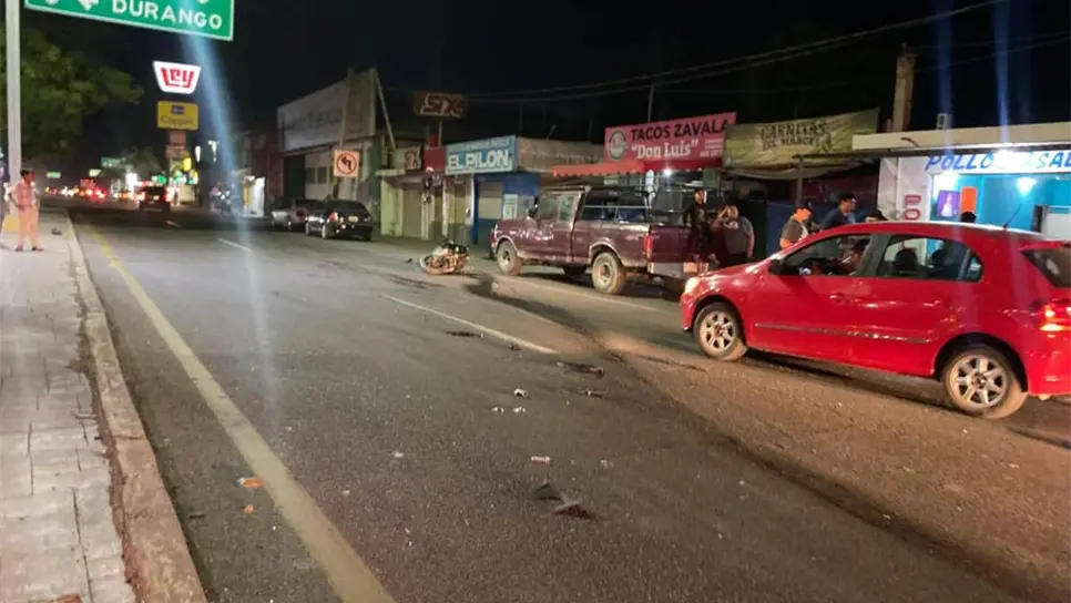 FOTO: Dos jóvenes mueren al chocar en su motocicleta contra palmera en Villa Unión, Mazatlán
