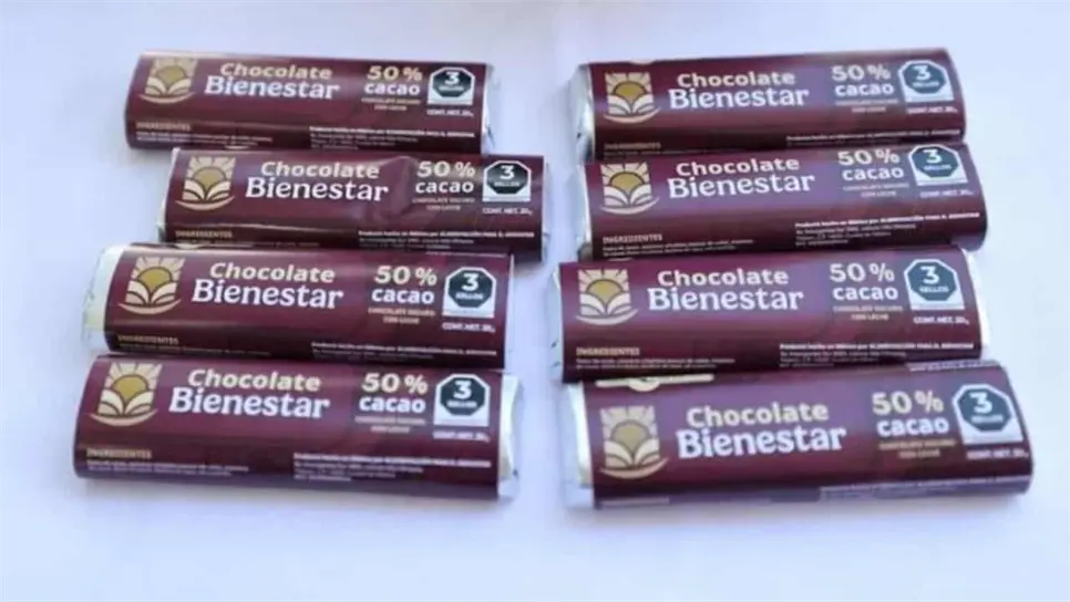 El chocolate amargo, especialmente el que contiene más del 70 porciento de cacao, es rico en flavonoides, compuestos antioxidantes que ayudan a reducir la inflamación, mejorar la circulación sanguínea y proteger el corazón