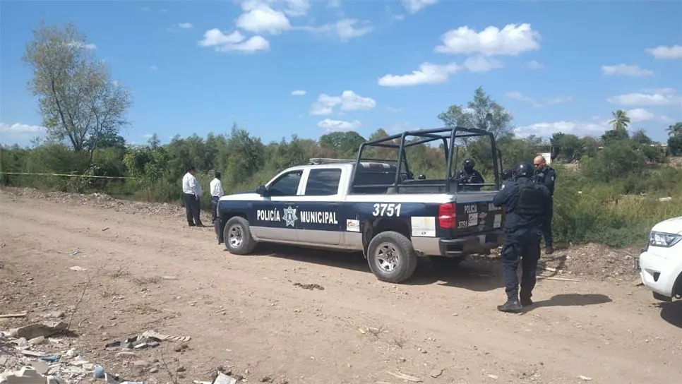 Policías preventivos corroboraron el reporte y aseguraron la zona mientras que peritos realizaron la labor de campo y trasladaron el cuerpo al Semefo para la necropsia de ley