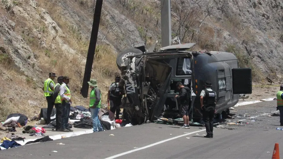 Son 6 los lesionados tras accidente de autobús del cantante Memo Garza; venían de Monterrey