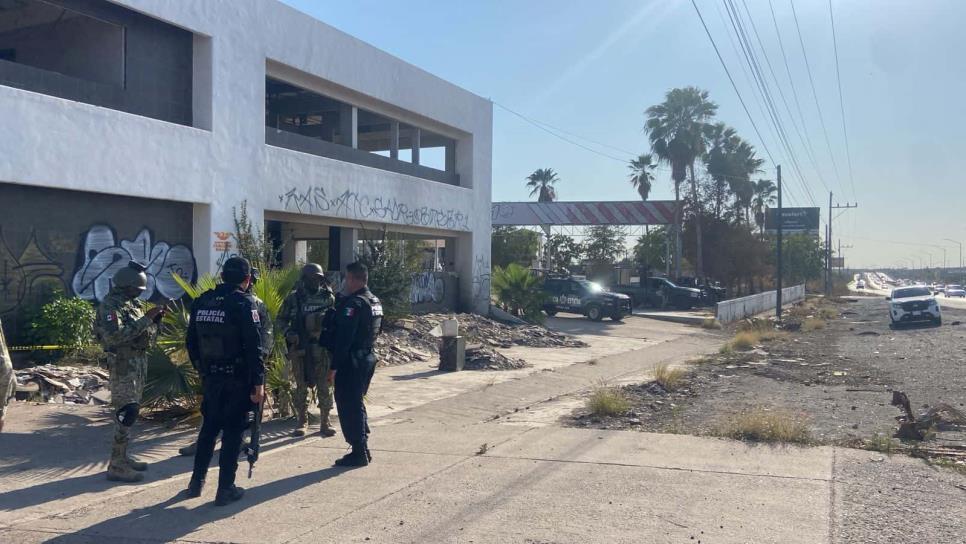 Encuentran asesinado a un hombre junto a la barda de la antigua pensión de grúas en Culiacán Encuentran asesinado a un hombre junto a la barda de la antigua pensión de grúas en Culiacán