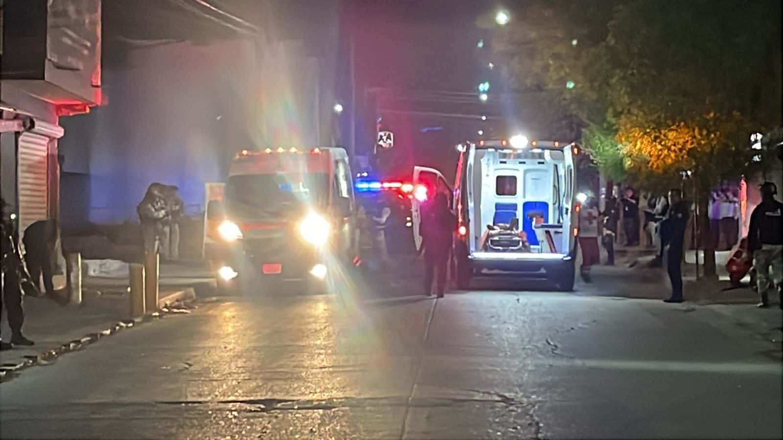 Paramédicos brindaron los primeros auxilios. (FOTO: Luz Noticias).