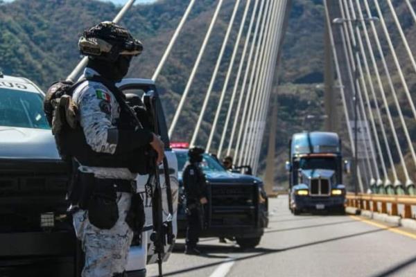 Vuelca autobús por la Mazatlán-Durango; hay 5 lesionados graves