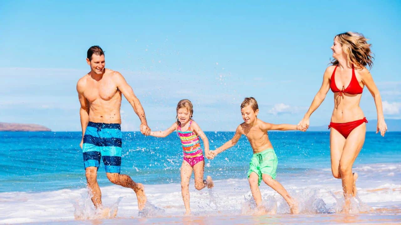 Pequeños detalles salvan grandes momentos. ¡Disfruta seguro estas vacaciones con estilo y conciencia!