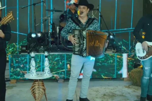 Los Alegres del Barranco logran hit #1 en Billboard