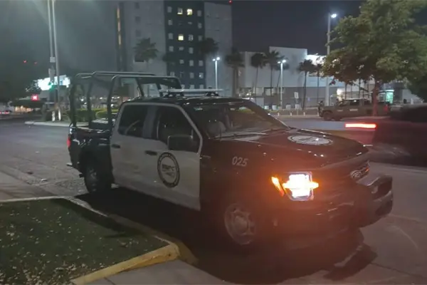 Atacan a balazos a tres jóvenes en el Desarrollo Urbano Tres Ríos, en Culiacán Atacan a balazos a tres jóvenes en el Desarrollo Urbano Tres Ríos, en Culiacán