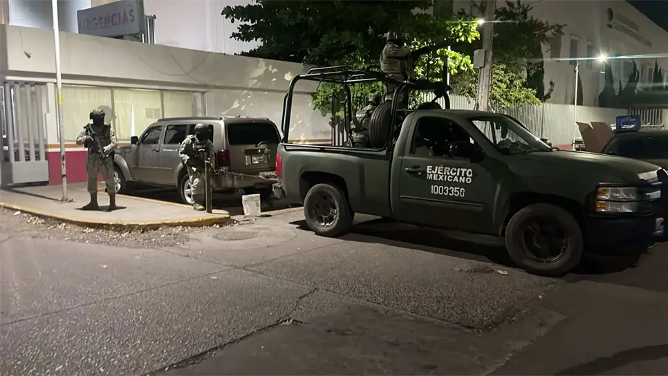 Los militares trasladaron a un hospital a cuatro compañeros que presentaban quemaduras. (FOTO: Ángel Beltrán).