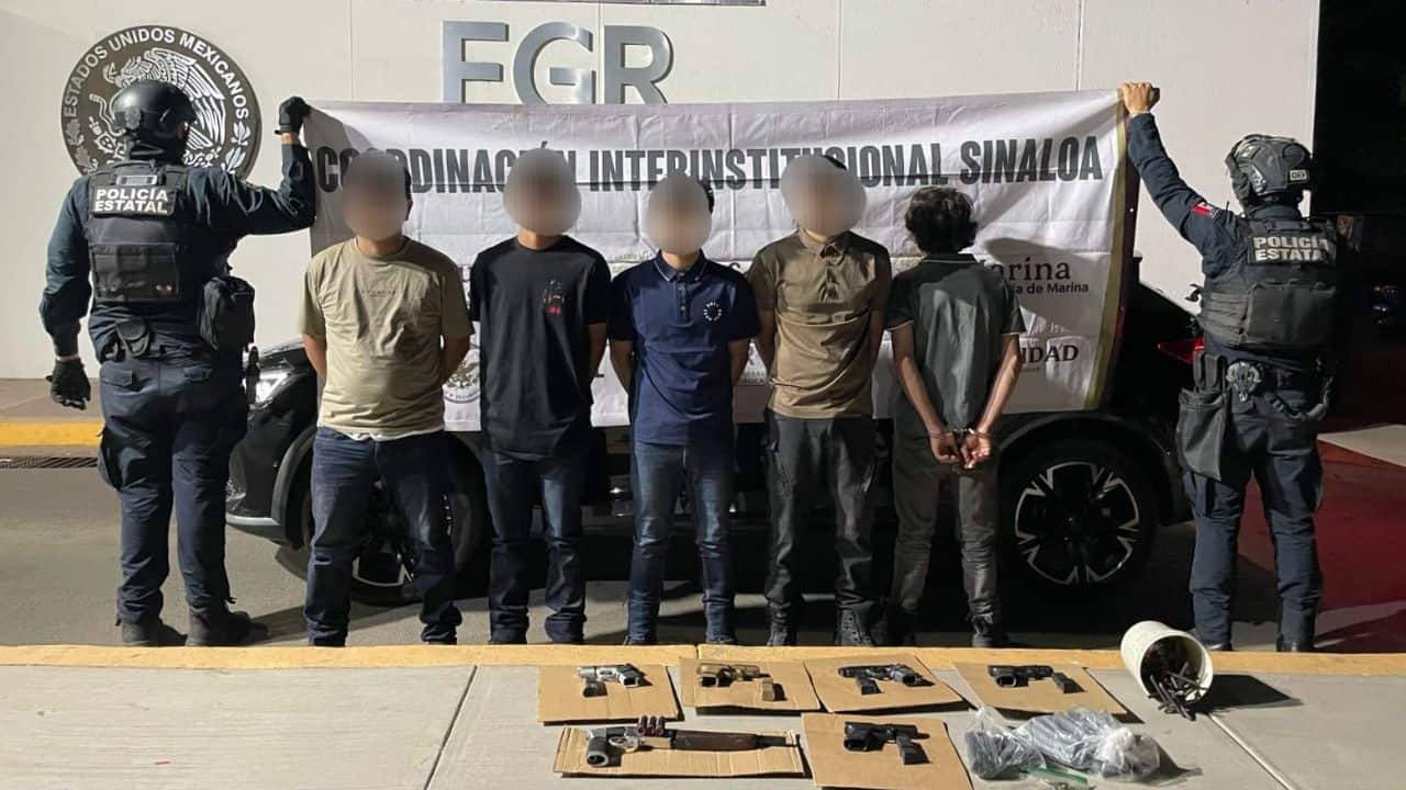 Tanto los detenidos como el resto de los indicios fueron trasladados y puestos a disposición del Ministerio Público federal para que continúe con las investigaciones correspondientes y deslinde responsabilidades