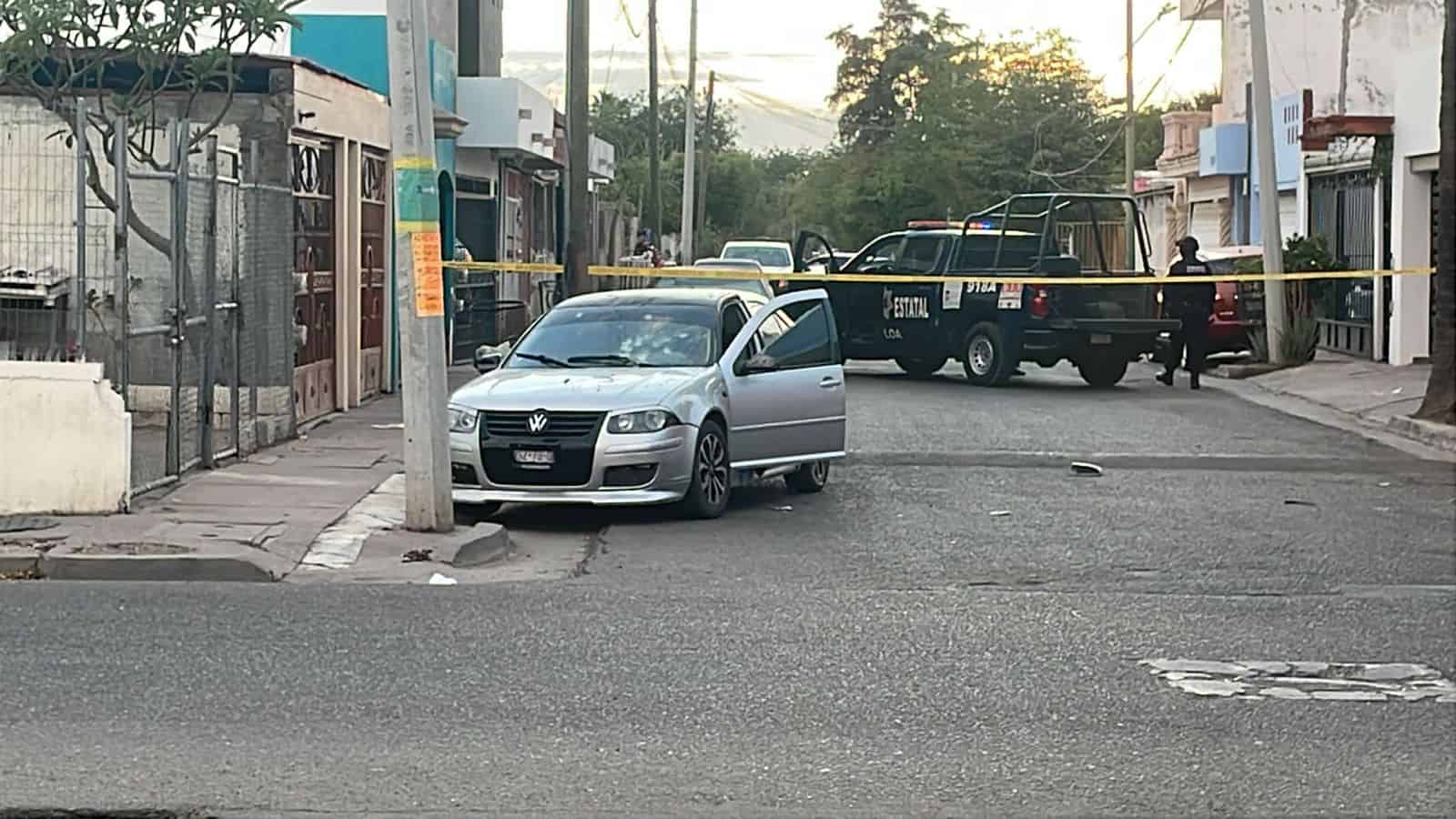 El vehículo en el que viajaba terminó con decenas de impactos de bala. (FOTO: Ángel Beltrán).