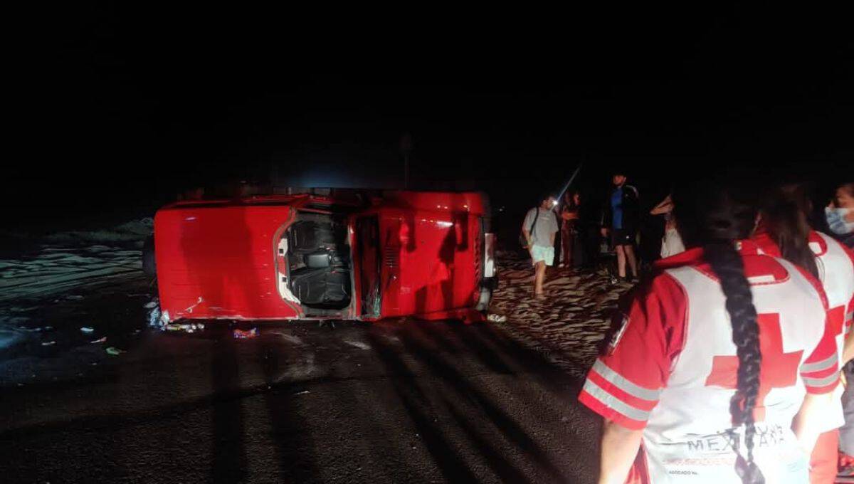 Así quedó la camioneta tras la volcadura.