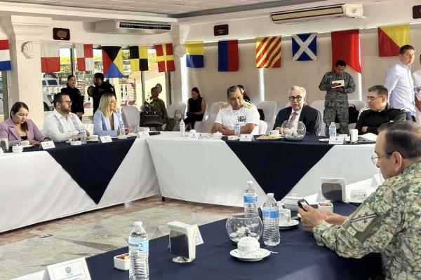 Rocha Moya encabeza mesa de seguridad en Mazatlán