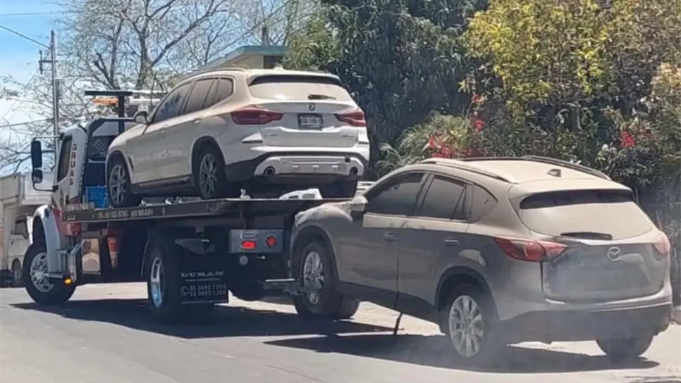 FOTO: Militares decomisan 4 vehículos, dos de lujo, en la colonia Labastida Ochoa de Mazatlán
