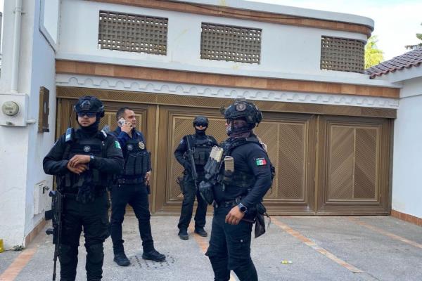 Al grito de sal y córrenos: mazatlecos protestan en solidaridad de Jorge tras ser despojado de la banqueta