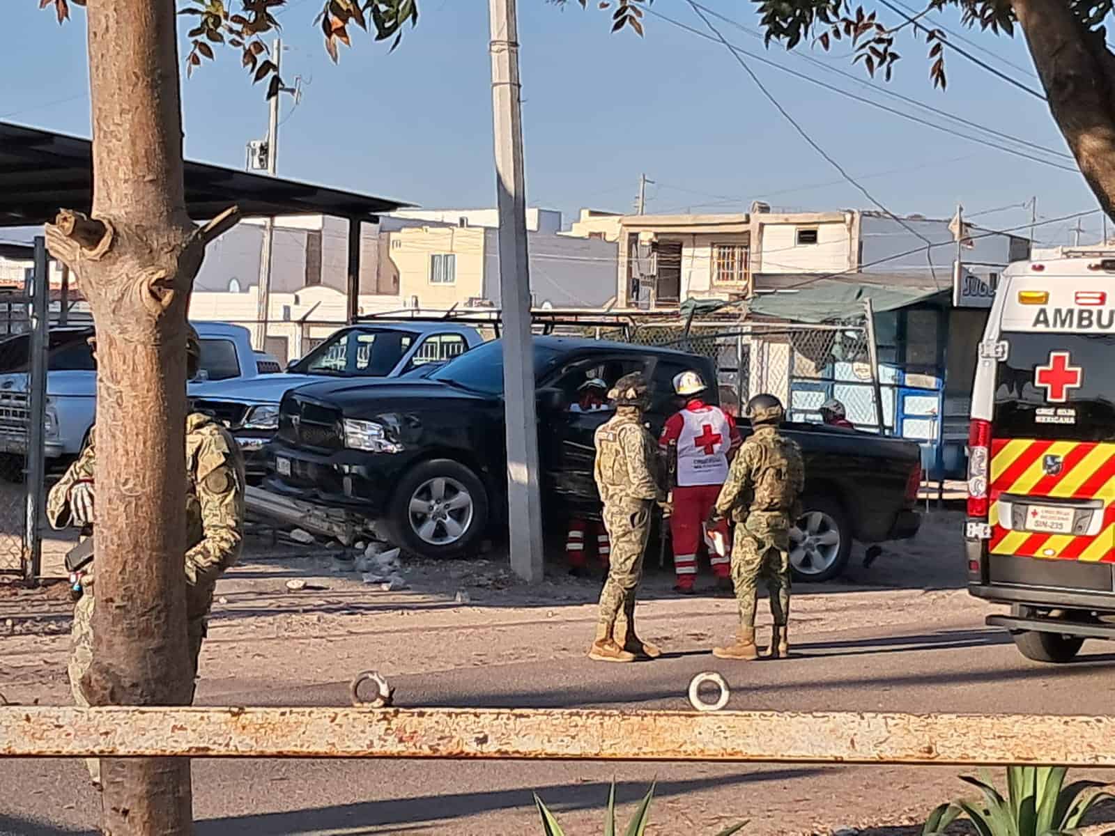 Paramédicos determinaron que las víctimas ya no contaban con vida. (FOTO: Luis Ramírez).