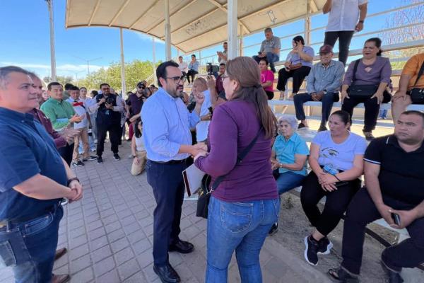 Juan de Dios Gámez Mendívil entrega 41 títulos de propiedad en Loma de Rodriguera