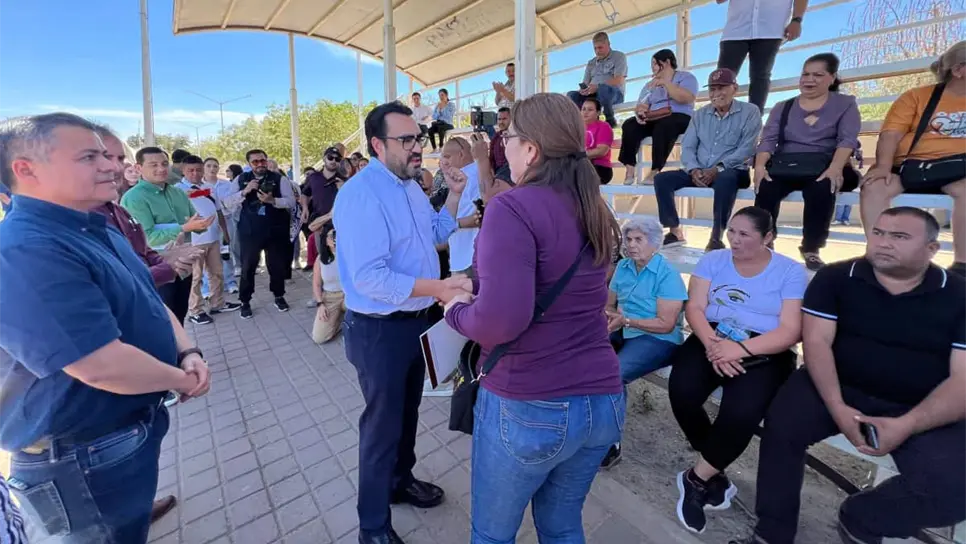 FOTO: Juan de Dios Gámez Mendívil entrega 41 títulos de propiedad en Loma de Rodriguera