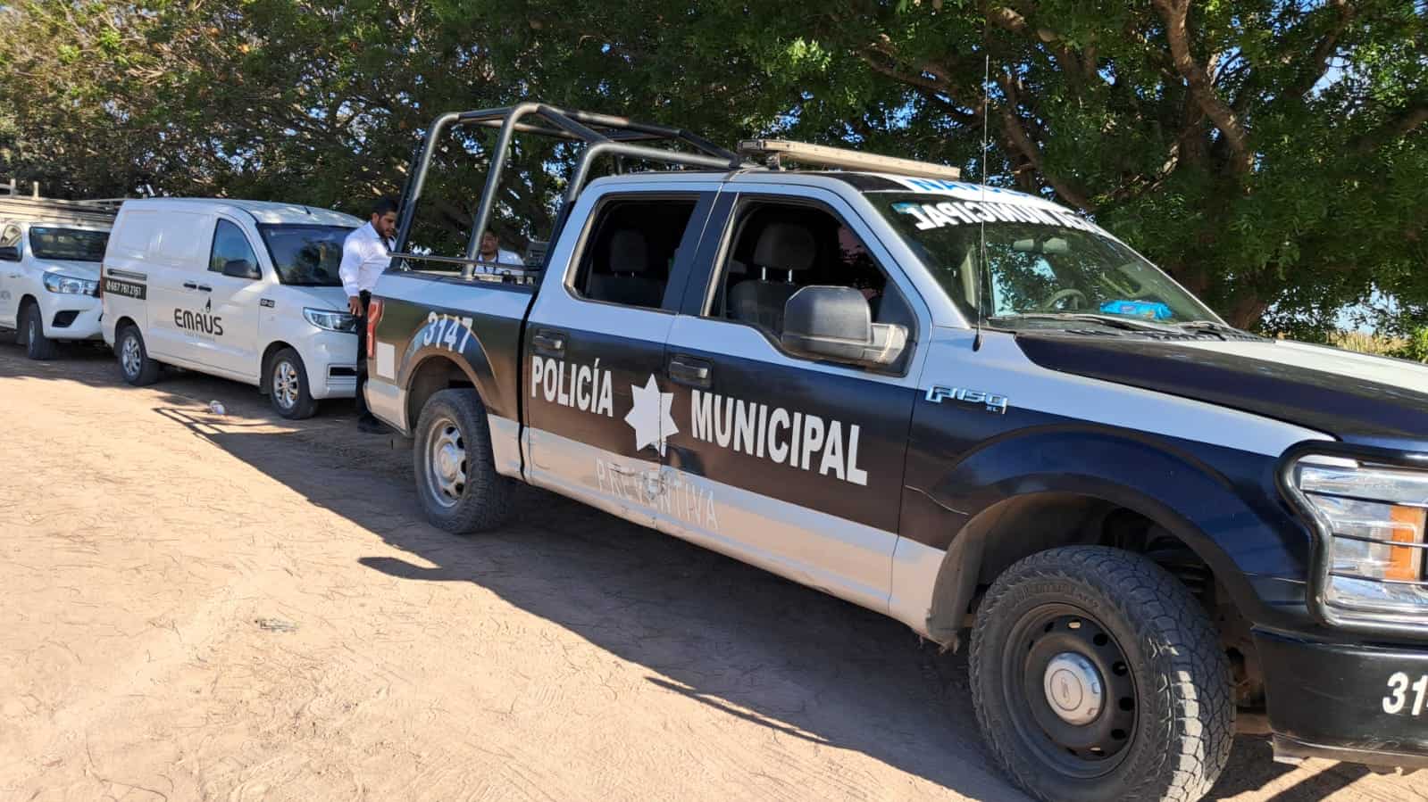 Autoridades de Navolato acudieron al sitio. (FOTO: Luis Ramírez).