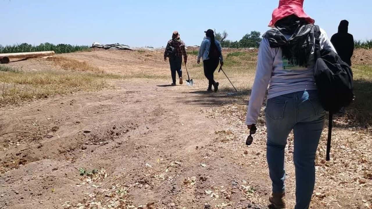 Personal de la Fiscalía General del Estado realizó las diligencias correspondientes en el lugar del hallazgo y los restos humanos fueron trasladados a una funeraria de Guasave