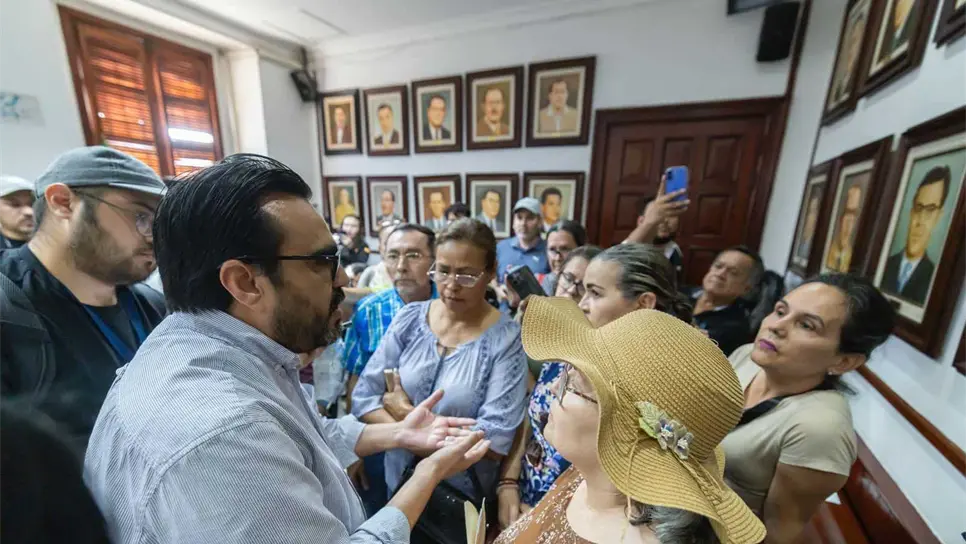 El presidente se comprometió a no iniciar obras sin el consenso de los vecinos. (FOTO: Cortesía).