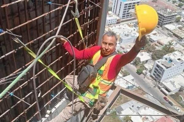 Solo llegué a comer y a descansar: Jorge, el trabajador que fue retirado de una banqueta mientras comía en Mazatlán