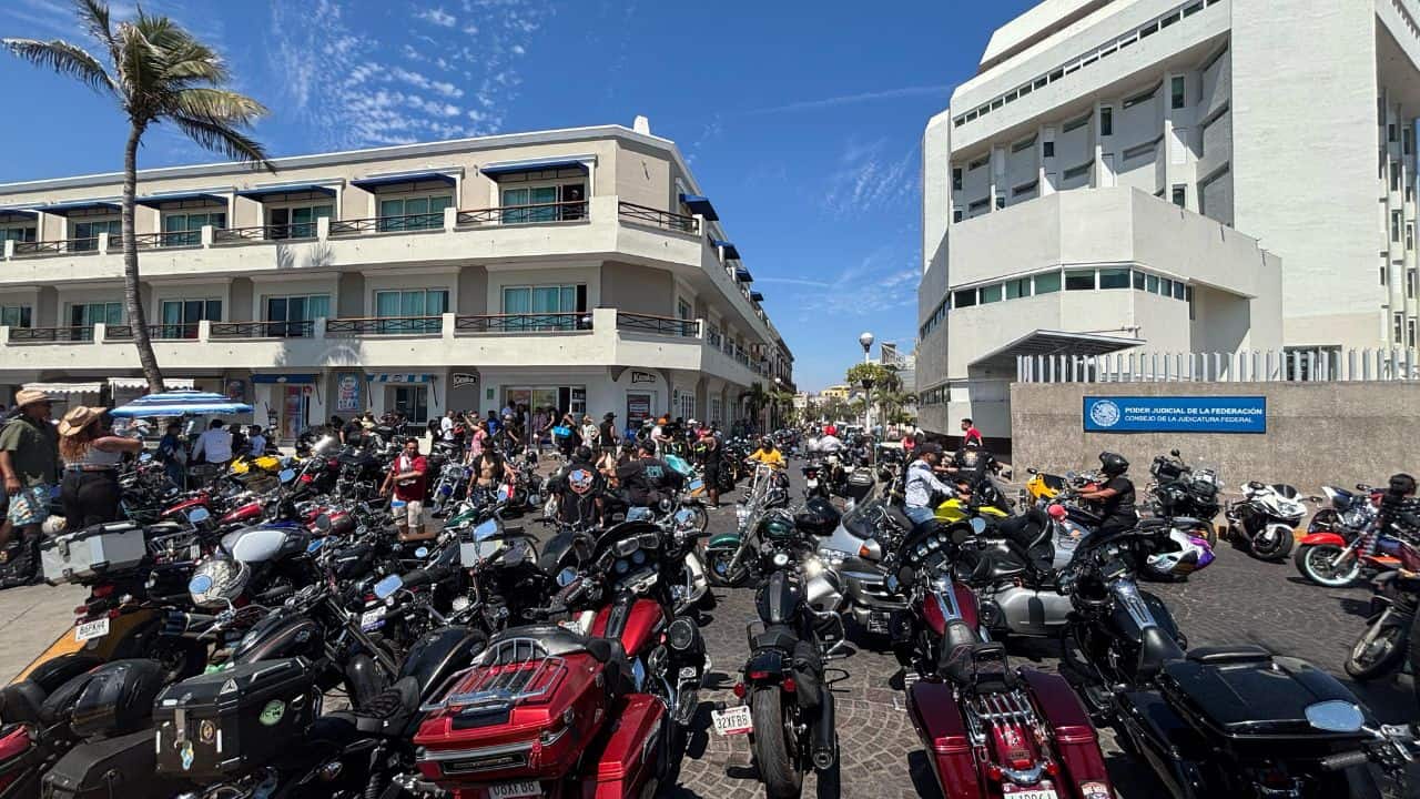 Esta es una fiesta que lleva alrededor de 31 años realizándose en la zona de Olas Altas de Mazatlán con el mismo platillo, estofado de marlin con frijoles puercos