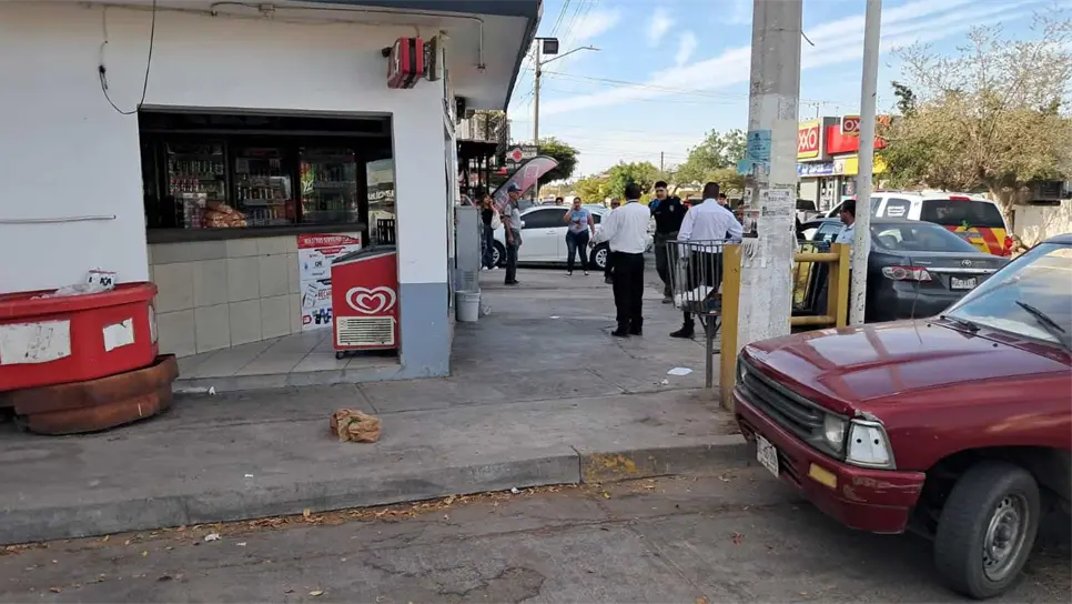 El cuerpo quedó al interior del expendio. (FOTO: Luis Ramírez).
