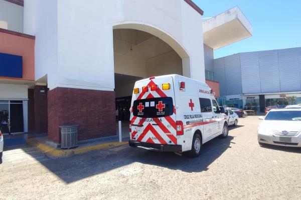 Hombre de 51 años murió repentinamente en plaza de Los Mochis; presumen causa natural