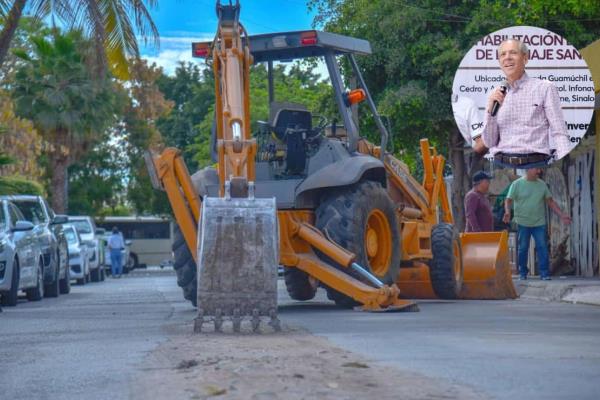 Avanza rehabilitación de drenaje en colonias de Los Mochis