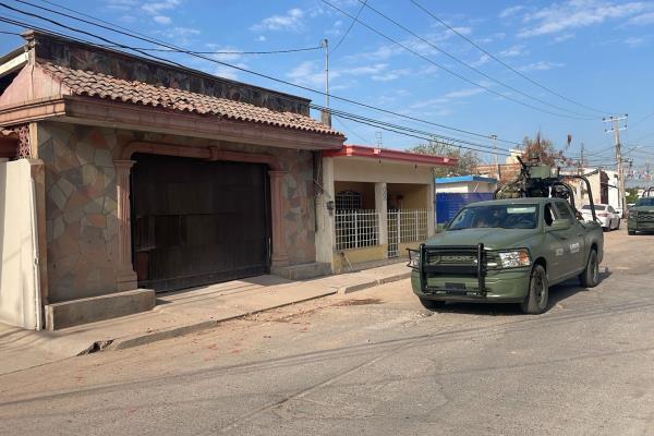Atacan a balazos una vivienda y una camioneta en la colonia El Barrio, al oriente de Culiacán