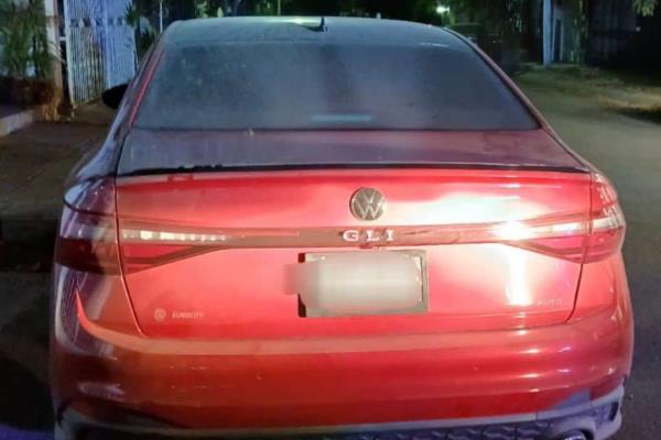 Autoridades recuperan un vehículo robado en Culiacán