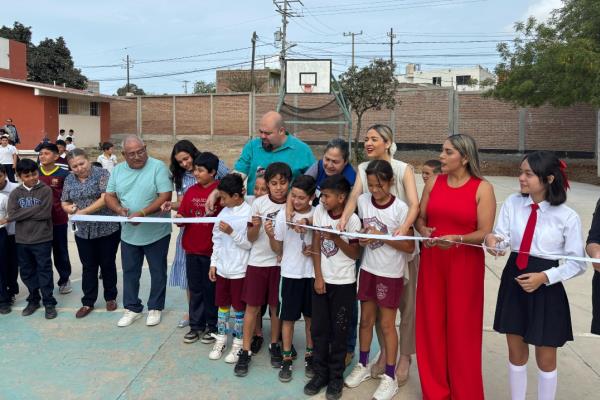Gobierno de Mazatlán entrega barda perimetral a la Primaria Ricardo Flores Magón en Urías