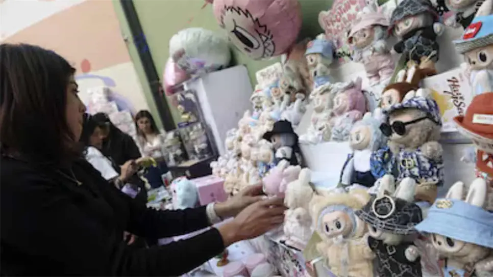 Ediciones limitadas o figuras más grandes, como las de colecciones especiales (ej. Tasty Macaron o Halloween), pueden costar de 1,500 a 5 mil pesos o más