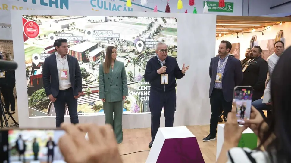 Previo a la presentación del proyecto, el gobernador realizó un recorrido por el stand de Sinaloa en el Tianguis Turístico 2025, donde saludó a los vendedores y clientes potenciales del estado que se encontraban en el lugar