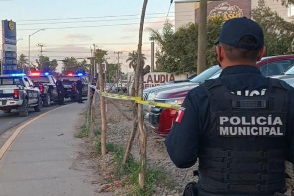Localizan a un hombre sin vida en lote de autos en Guasave