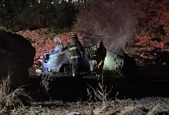 Incendian un automóvil con un cuerpo en la cajuela cerca del Congreso del Estado en Culiacán