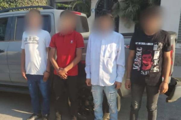 Personal naval detiene a cuatro hombres con droga en El Rosario