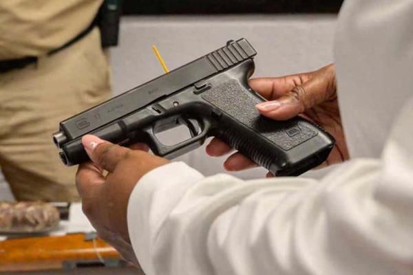 ¿Los técnicos de la CFE ahora podrán portar armas?; esto sabemos sobre esta iniciativa de ley