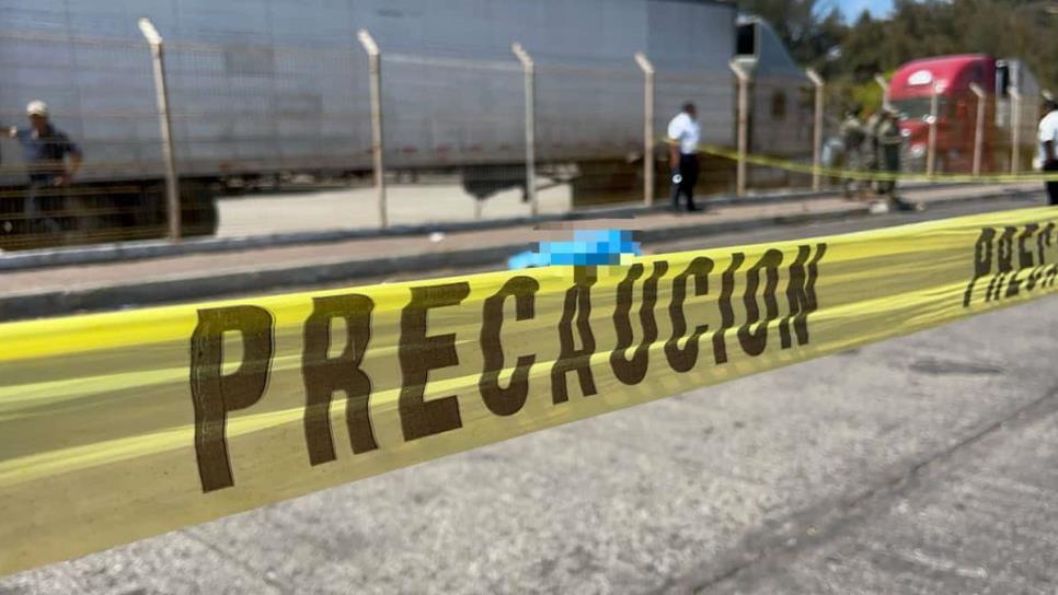 Tráiler atropella a adulto mayor en la entrada del Ferry en Mazatlán Tráiler atropella a adulto mayor en la entrada del Ferry en Mazatlán
