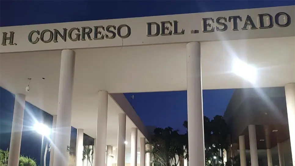 Cabe recordar que Gerardo Vargas Landeros pidió licencia para separarse de su cargo este jueves 1 de mayo, quedando la regidora Margarita Velázquez Vázquez como alcaldesa provisional, electa por el Cabildo